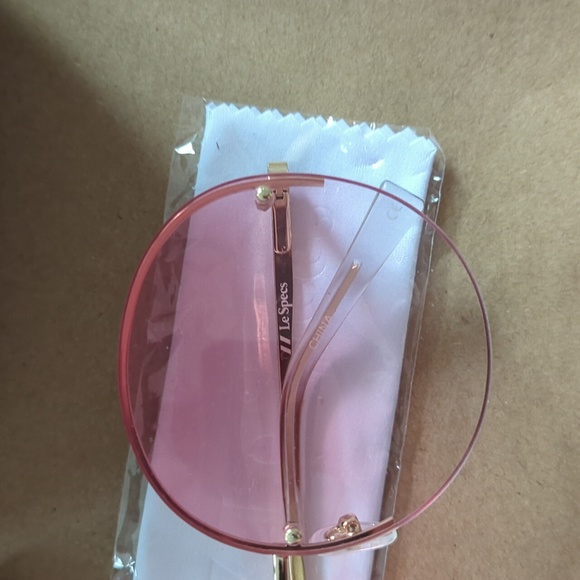 Le Specs Sunglasses - Picture 2 of 2